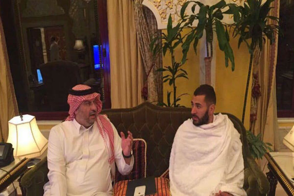 بنزيما مع الرئيس العام لرعاية الشباب في السعودية