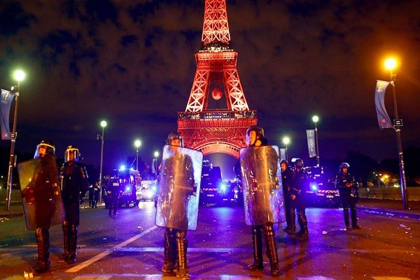 اعتقال 40 مشجع كرة قدم في باريس اثر أعمال شغب
