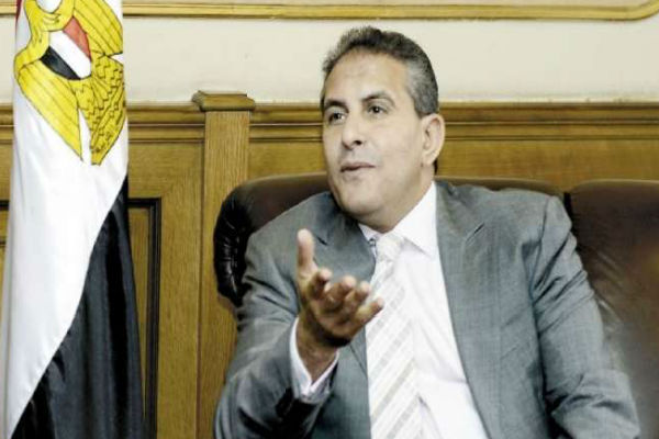 وزير الشباب ووالرياضة والمصري السابق طاهر أبو زيد