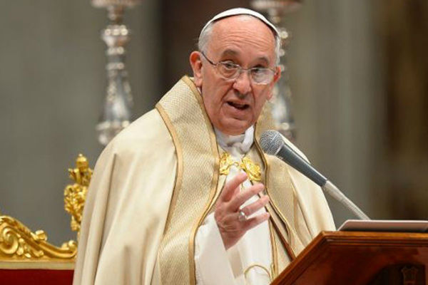 البابا يبعث رسالة تشجيع لفريق اللاجئين في أولمبياد ريو