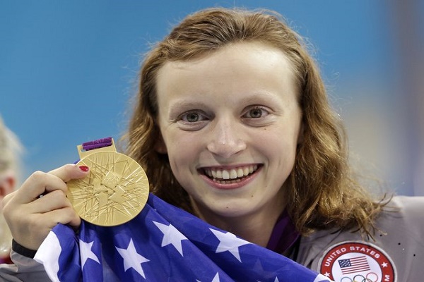 كايتي ليديكي تمنح الولايات المتحدة ميداليتها الاولى في السباحة 