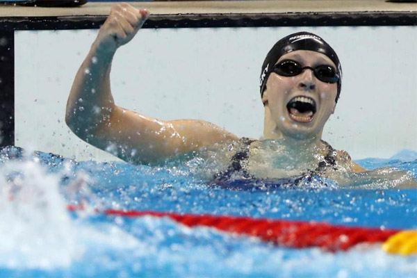 حطمت الاميركية كايتي ليديكي الرقم العالمي واحرزت ذهبية سباق 400 م حرة في السباحة