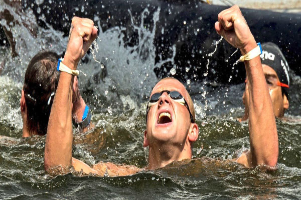 الملولي يتنازل عن ذهبية سباق 10 كلم في المياه المفتوحة