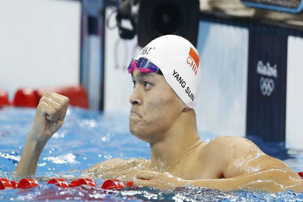  السباح الصيني سون يانغ بطل سباق 200م حرة