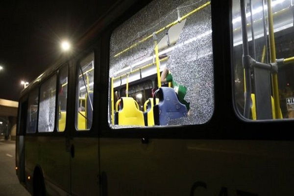 حافلة تقل صحافيين معتمدين في اولمبياد ريو تتعرض لهجوم بالقرب من حي عشوائي (صحافي)