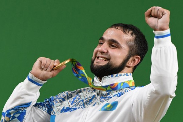  احرز الرباع الكازخستاني نجاد رحيموف ذهبية وزن 77 كلغ ضمن رياضة رفع الاثقال 