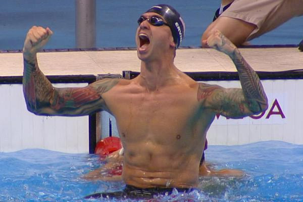 احرز الاميركي المخضرم انطوني ايرفين ذهبية سباق 50 م حرة في رياضة السباحة
