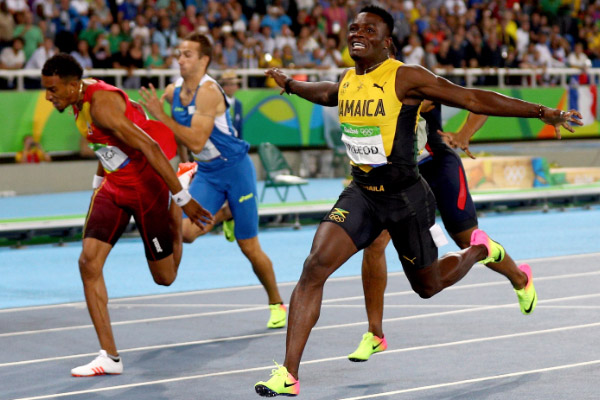  احرز الجامايكي عمر ماكليود الثلاثاء ذهبية سباق 110 م حواجز 
