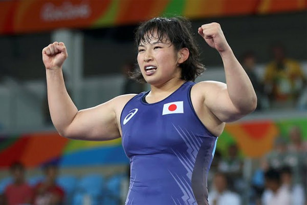  احرزت اليابانية سارة دوشو ذهبية وزن 69 كلغ في المصارعة الحرة
