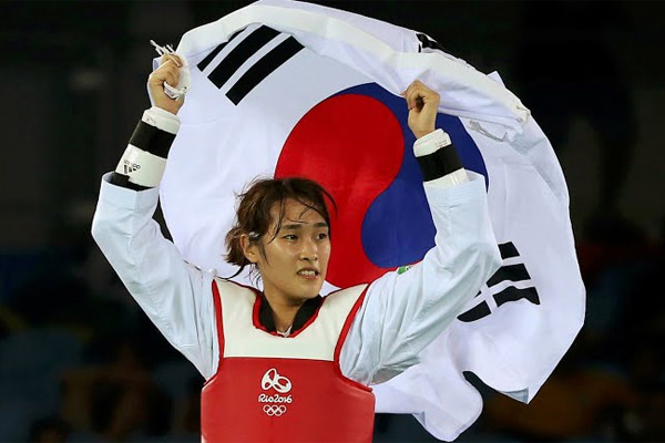  احرزت الكورية الجنوبية يوهوي كيم ذهبية وزن دون 49 كلغ في رياضة التايكواندو
