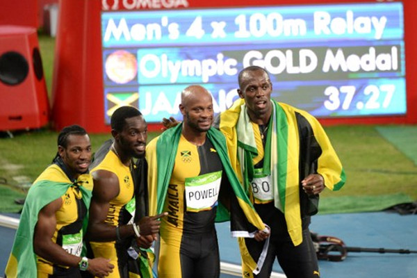 احرز رجال جامايكا ذهبية سباق 4 مرات 100 م في منافسات العاب القوى