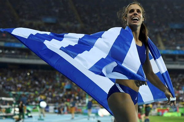 احرزت اليونانية ايكاتريني ستيفانيدي ذهبية مسابقة القفز بالزانة