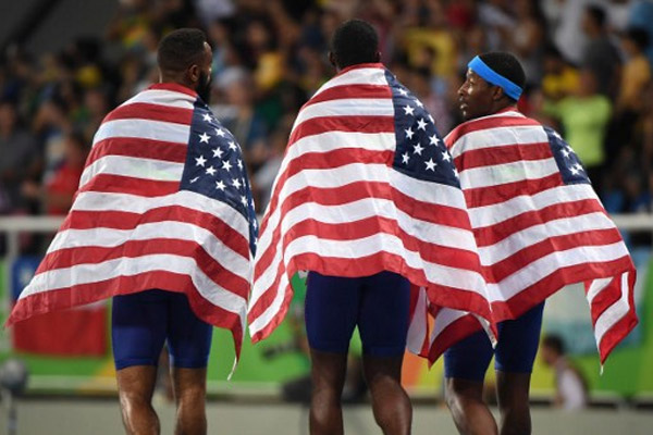جرد رجال الولايات المتحدة من برونزية سباق 4 مرات 100 م في منافسات العاب القوى
