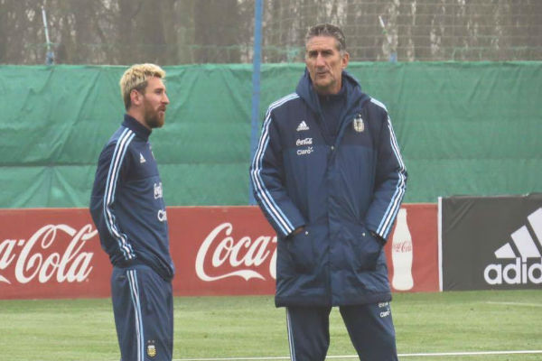 ميسي مع مدرب الأرجنتين الجديد إدغاردو باوزا