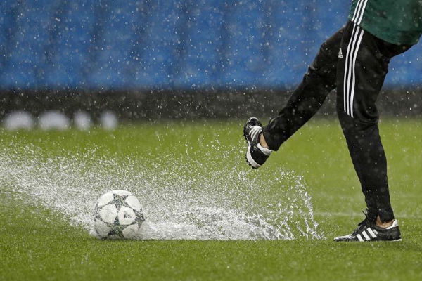 تأجيل مباراة مانشستر سيتي ومونشنغلادباخ بسبب العواصف