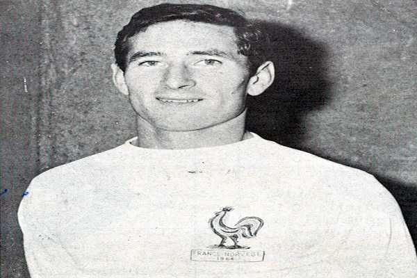 وفاة قائد المنتخب الفرنسي في مونديال 1966