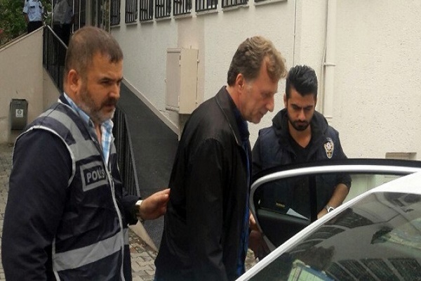  لاعب غلطة سراي السابق لكرة القدم اسماعيل ديميريز في قبضة الشرطة 