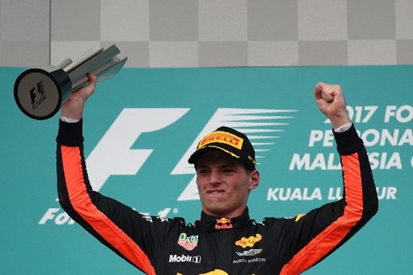  أحرز سائق فريق ريد بول الهولندي ماكس فيرشتابن الأحد لقب جائزة ماليزيا الكبرى