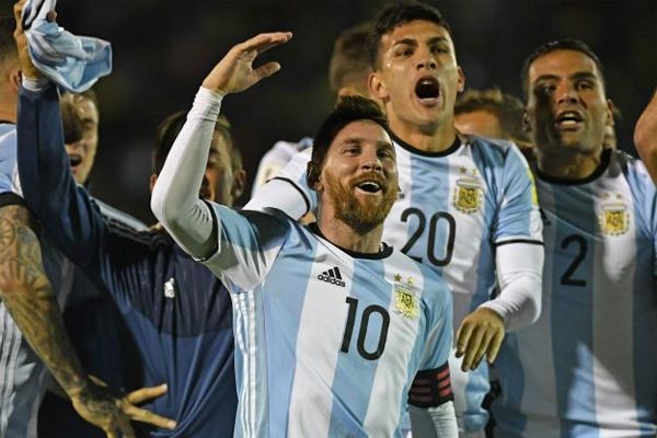  قاد المهاجم ليونيل ميسي منتخب الارجنتين الى نهائيات كأس العالم لكرة القدم في روسيا عام 2018 بتسجيله ثلاثية في مرمى الاكوادور
