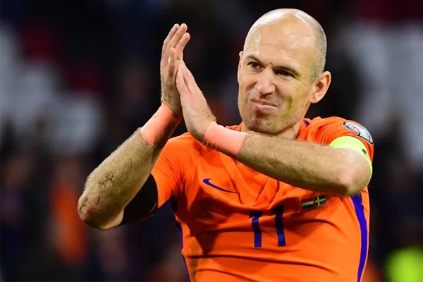 أعلن أريين روبن اعتزاله الدولي بعد فشل منتخب هولندا في بلوغ نهائيات مونديال 2018