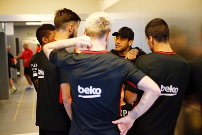نيمار يستغل عقوبته في الدوري الفرنسي لزيارة برشلونة
