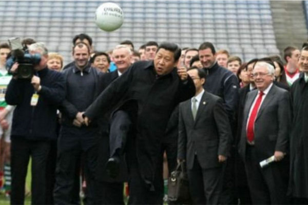 الرئيس الصيني شي جينبينغ من عشاق كرة القدم