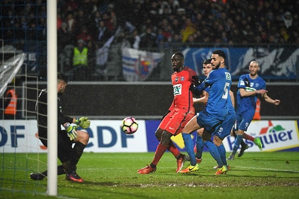 باستوري وكافاني يقودان سان جرمان إلى ربع نهائي كأس فرنسا