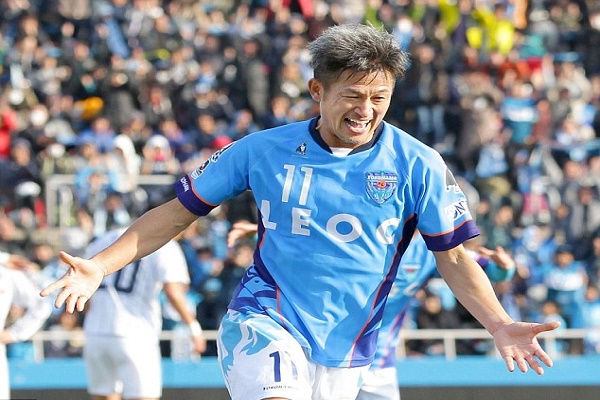 الخمسيني ميورا أكبر لاعب يسجل هدفا في الدوري الياباني