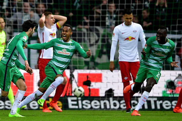 سقط لايبزيغ مفاجأة الموسم في الدوري الالماني لكرة القدم للمرة الثانية على التوالي