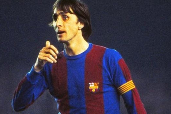 يوهان كرويف فاز مع برشلونة بأول لقب أوروبي للفريق عام 1992