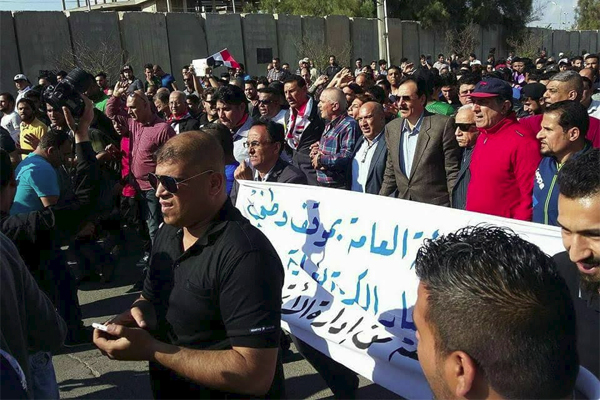 العديد من نجوم الكرة العراقية أعلنوا تضامنهم مع المئات من الجماهير الكروية في المسيرة الاحتجاجية