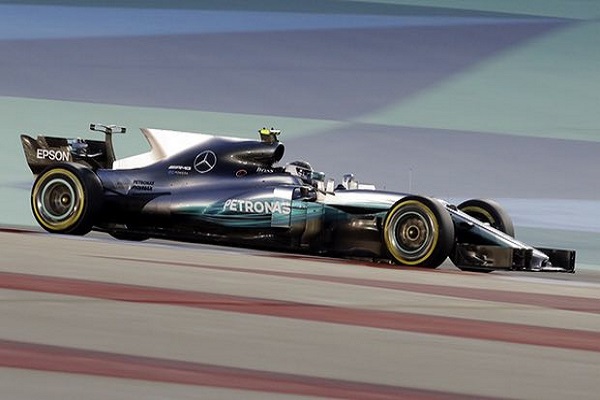 بوتاس ينطلق من المركز الأول في جائزة البحرين الكبرى