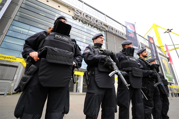  عززت الشرطة الألمانية الاجراءات الأمنية حول الفندق حيث يقيم لاعبو نادي ريال مدريد الاسباني