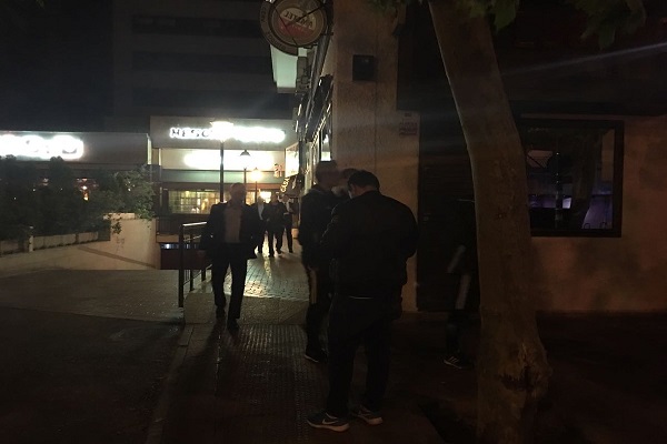 حكام مواجهة ريال مدريد وبايرن ميونخ أثناء خروجهم من المطعم