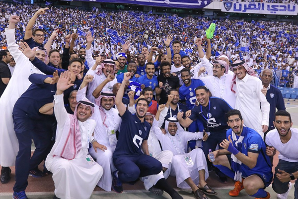  احرز الهلال لقب بطل الدوري السعودي لكرة القدم بفوزه على جاره الشباب