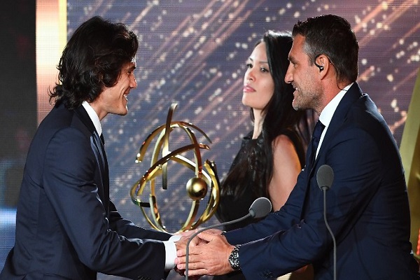 كافاني ينال جائزة أفضل لاعب في فرنسا