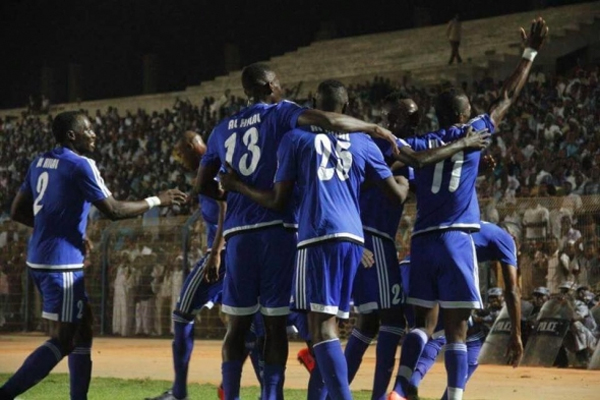 يتصدر الهلال الدوري السوداني برصيد 33 نقطة من 15 مباراة بفارق 3 نقاط امام المريخ