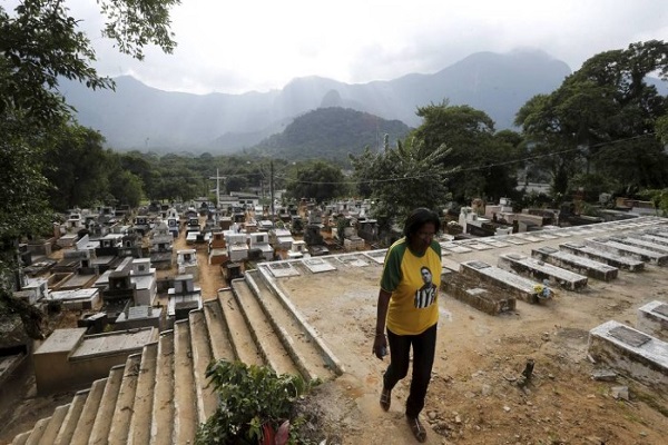 فقدان جثمان الأسطورة البرازيلي غارينشا