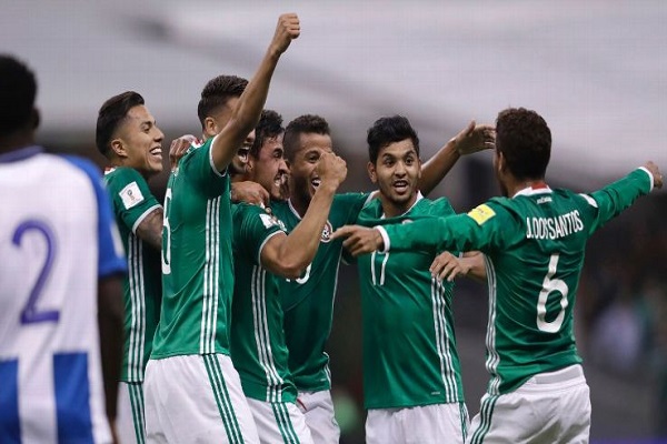 المكسيك بثبات نحو مونديال روسيا والولايات المتحدة إلى المركز الثالث