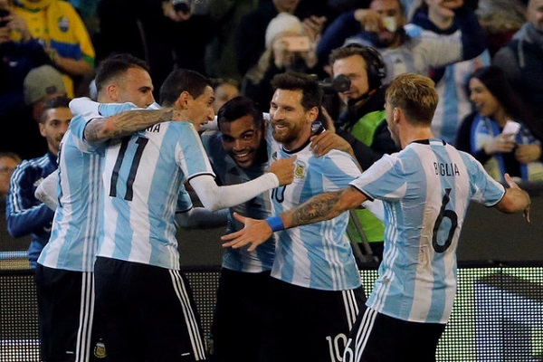 فوز الأرجنتين على البرازيل في أول مباراة رسمية لسامباولي