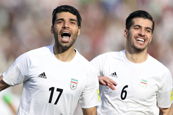 يملك المنتخب الايراني لكرة القدم فرصة لكتابة صفحة جديدة في تاريخه الرياضي عندما يستضيف اوزبكستان 