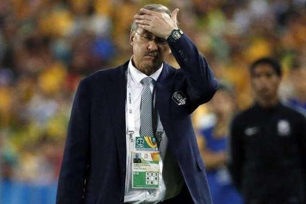  يواجه الالماني اولي شتيليكه مدرب منتخب كوريا الجنوبية لكرة القدم خطر الاقالة من منصبه بعد الخسارة المفاجئة امام قطر
