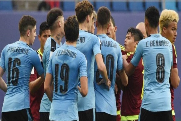 عراك بين لاعبي الأوروغواي وفنزويلا في مونديال الشباب
