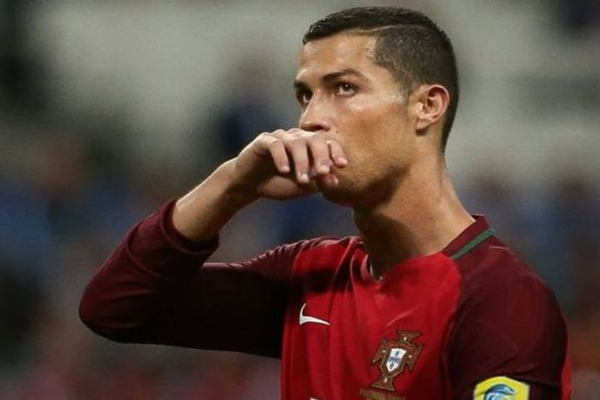 تقارير إعلامية قالت إن رونالدو ترك معسكره مع المنتخب البرتغالي لرؤية توأميه