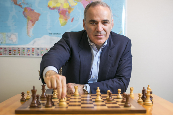 سيعود بطل العالم السابق في الشطرنج الروسي غاري كاسباروف عن اعتزاله اللعب