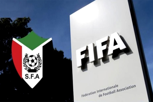  أعلن الاتحاد الدولي لكرة القدم (فيفا) الخميس رفع الايقاف المفروض الأسبوع الماضي على الاتحاد السوداني للعبة 