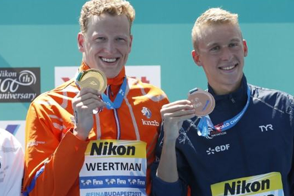  أحرز السباح الهولندي فيري فيرتمان الثلاثاء الميدالية الذهبية في سباق 10 كلم في المياه الحرة لبحيرة بالاتون
