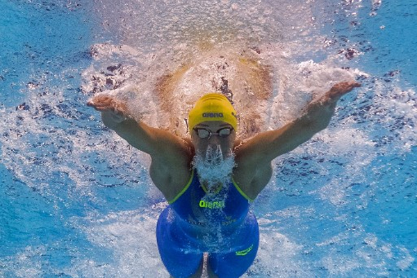  حققت السباحة السويدية سارة سيوستروم رقما قياسيا في سباق 100 م حرة هو 51