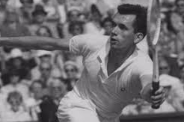  أعلن الاتحاد الاسترالي لكرة المضرب ان بطله مرفين روز توفي عن سن 87 عاما