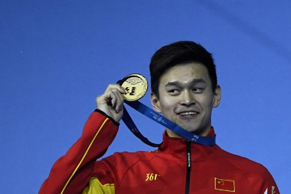  احرز السباح الصيني سون يانغ ذهبية سباق 200 م حرة ضمن منافسات السباحة